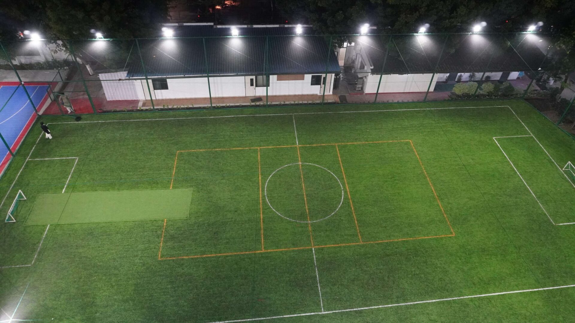The floodlit facility at Squats Que, Dilshad Garden, East Delhi